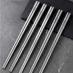 1 Pair Titanium Chopsticks 99.6% Pure Titanium Chopsticks 23.5cm Portable Durable Chopsticks Household Dinnerware